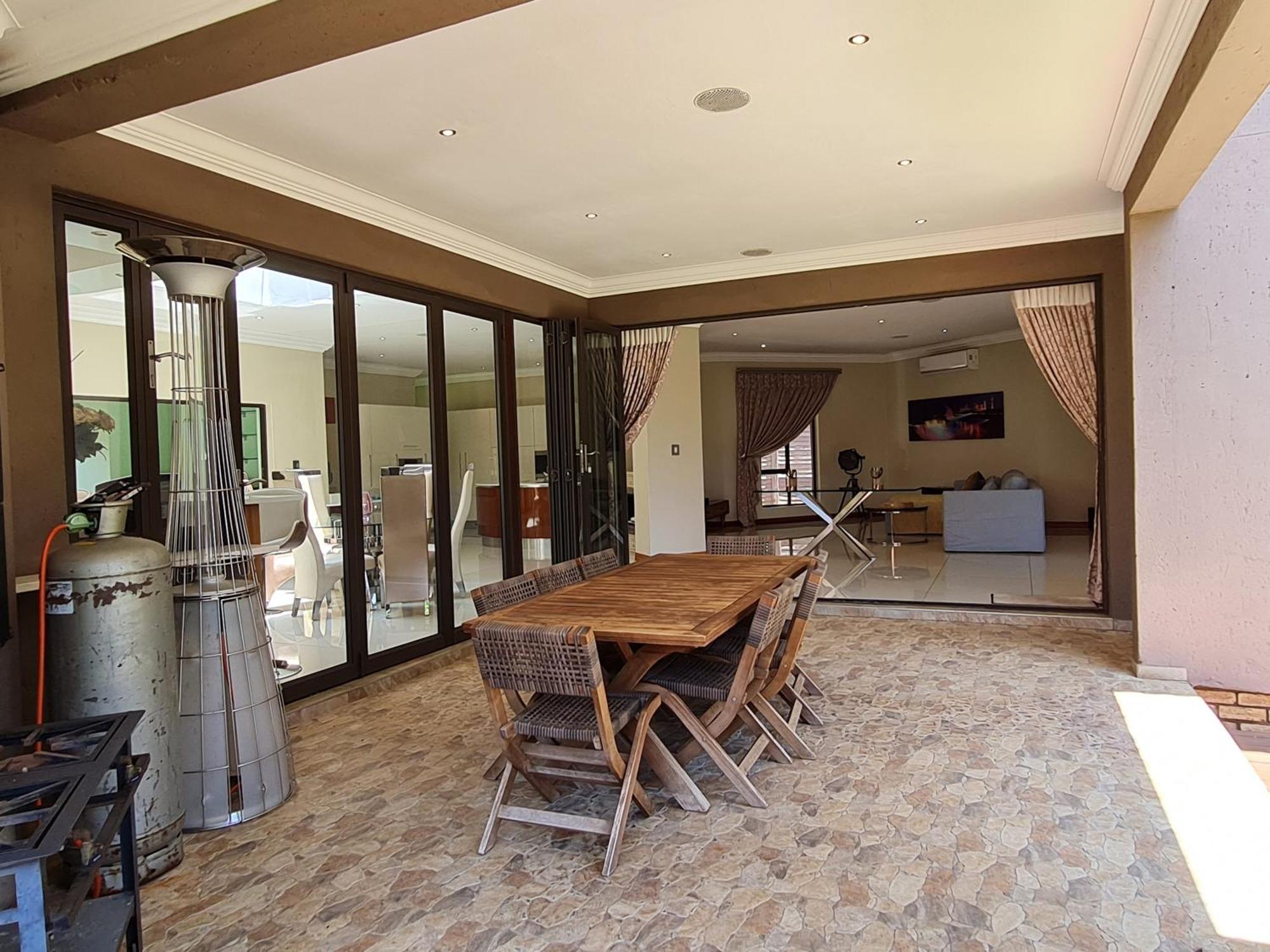 10 Pecanwood Dr 4 Bedroom Beauty *