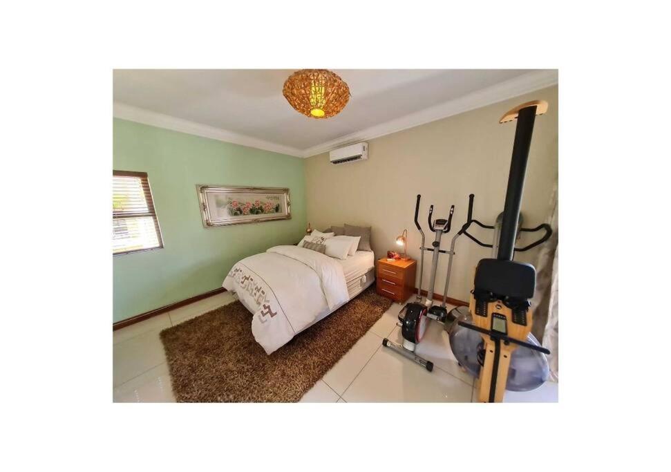 10 Pecanwood Dr 4 Bedroom Beauty